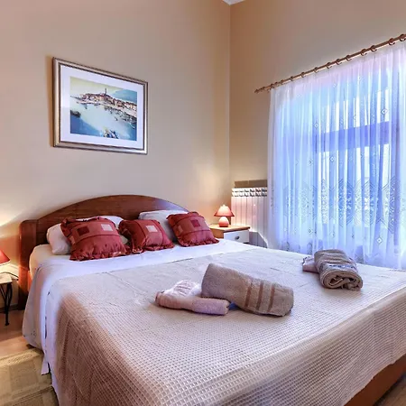 Maria - Pul 350 By Interhome *