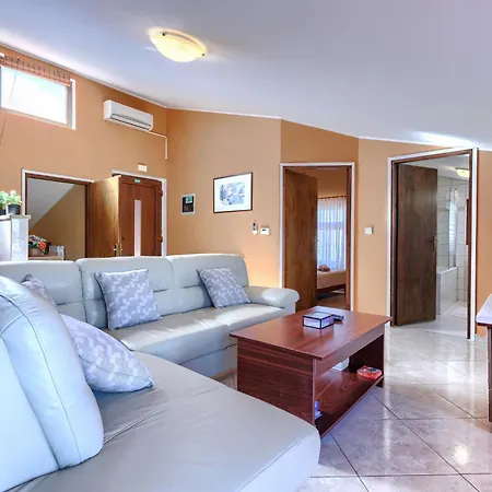 Maria - Pul 350 By Interhome *