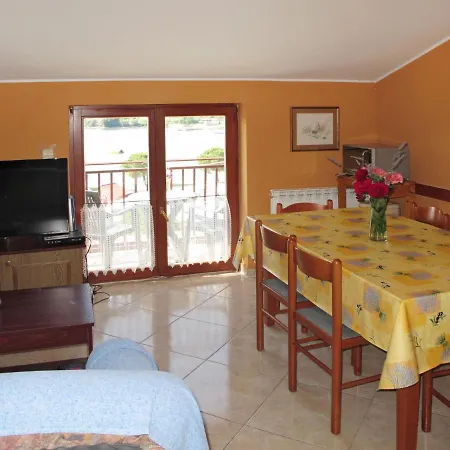 Maria - Pul 350 By Interhome
