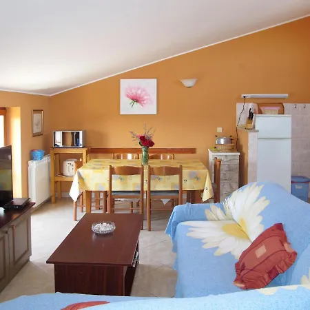 Maria - Pul 350 By Interhome *